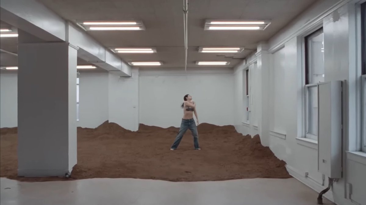 PopBase's tweet photo. Lorde has released the music video for ‘Man Of The Year.’

Watch: https://t.co/n8EGrf1bbM https://t.co/8z6Vp0BNbt