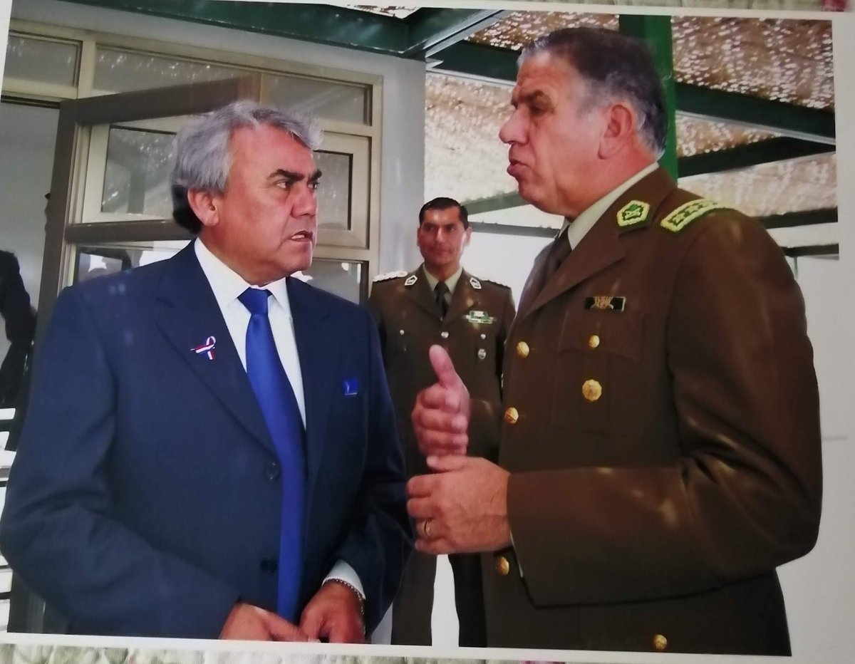 Hoy se cumplen 17 años de la trágica muerte del GENERAL DEL PUEBLO, JOSE ALEJANDRO BERNALES RAMÍREZ Q.E.P.D. junto a su Sra Esposa,muertos trágicamente en PANAMÁ un 29 de Mayo del 2008.Siempre guardo los mejores recuerdos de él,como un GRAN GENERAL DE CARABINEROS.