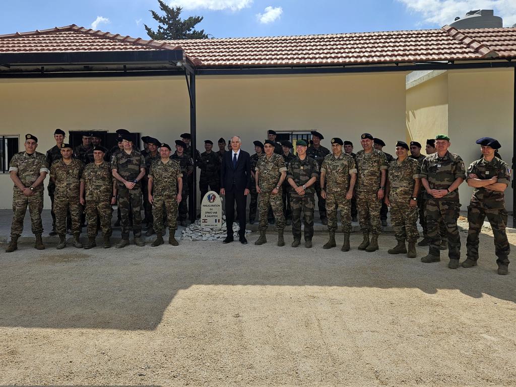 La France au Liban 🇫🇷🇪🇺 (@ambafranceliban) on Twitter photo Ce site de formation peut désormais accueillir 45 instructeurs 🇫🇷 dont la présence aux côtés de l'armée 🇱🇧 a permis à ce jour de former:
🔹️ 120 pilotes et mécaniciens de VAB cédés par la France
🔹️ 240 militaires d'unités d'infanterie
▶️ Soutien continu à <a href="/LebarmyOfficial/">الجيش اللبناني</a>. Ce site de formation peut désormais accueillir 45 instructeurs 🇫🇷 dont la présence aux côtés de l'armée 🇱🇧 a permis à ce jour de former:
🔹️ 120 pilotes et mécaniciens de VAB cédés par la France
🔹️ 240 militaires d'unités d'infanterie
▶️ Soutien continu à <a href="/LebarmyOfficial/">الجيش اللبناني</a>.