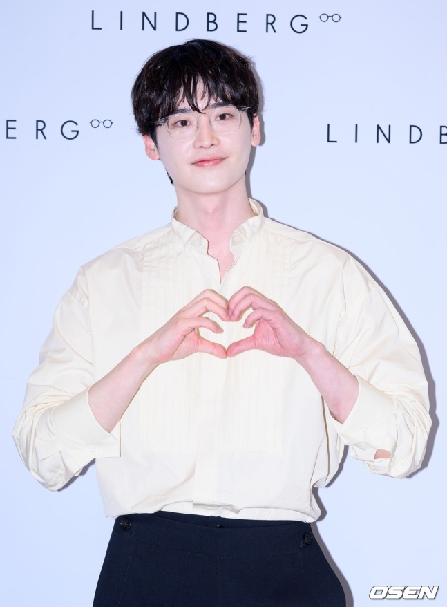 Kstyle_news's tweet photo. 【PHOTO】イ・ジョンソク、アイウェアブランド「LINDBERG」のイベントに出席
https://t.co/HeYjQq3odo

#イジョンソク #LeeJongSuk #이종석 https://t.co/frDeKwriZS