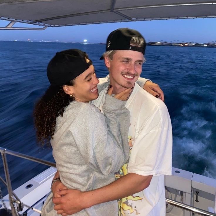 futurejiara's tweet image. _____ ______ ______ _____
← jj maybank 🏄🏼♂️
⁵ ᵐⁱⁿᵘᵗᵉˢ
three on deck, and one little captain stealing all the sunshine ☀️🛥️ 🌊