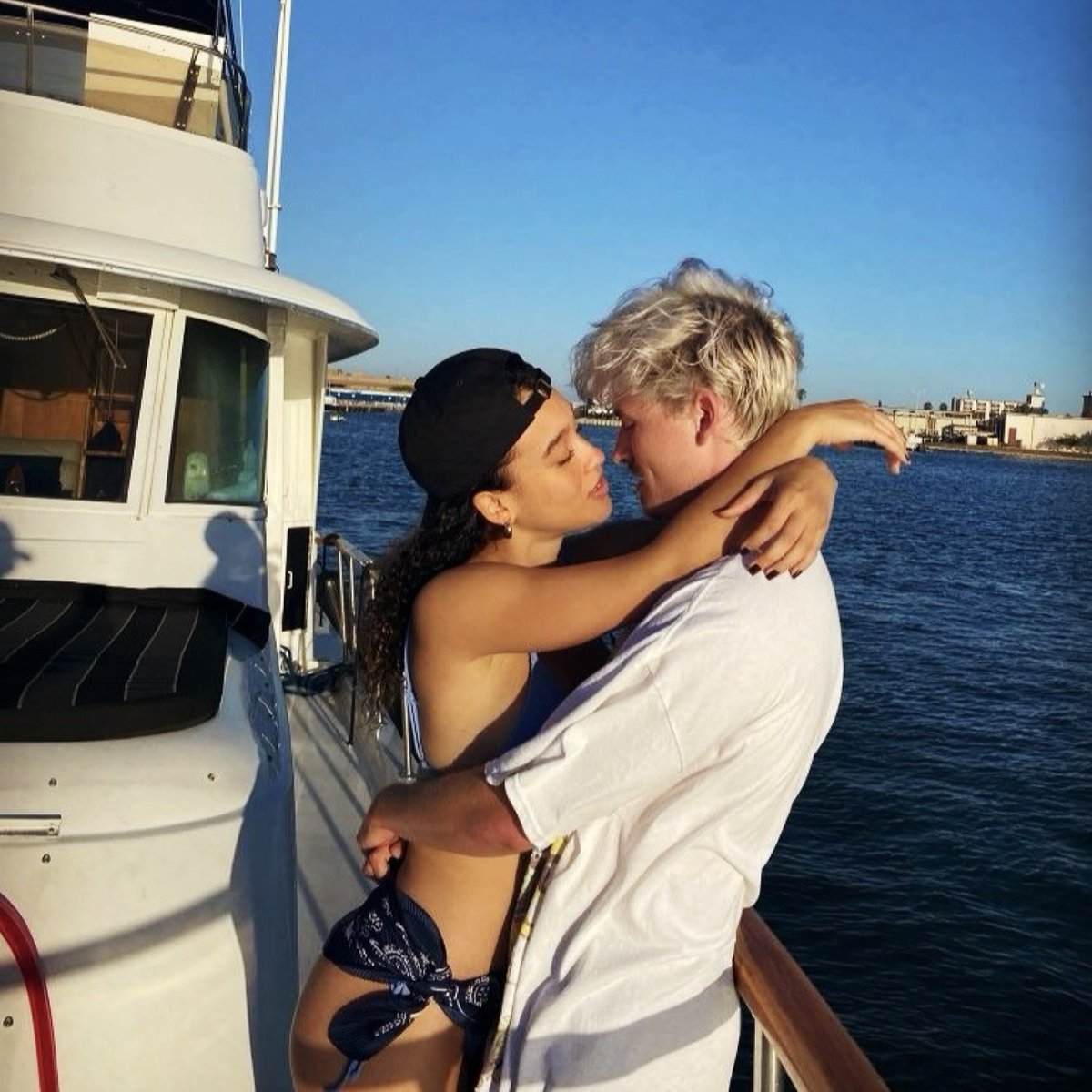 futurejiara's tweet image. _____ ______ ______ _____
← jj maybank 🏄🏼♂️
⁵ ᵐⁱⁿᵘᵗᵉˢ
three on deck, and one little captain stealing all the sunshine ☀️🛥️ 🌊