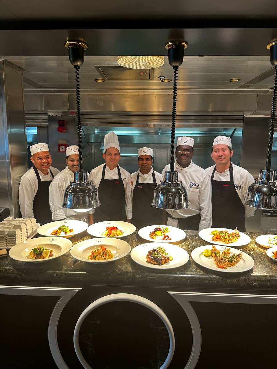 The amazing team down on @carnivalcruiselineau - serving up incredible dishes while you soak up the sunshine (hopefully) and sea views 🚢