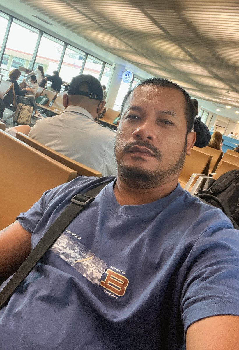 เครื่องออกเที่ยงกว่าน่าจะไปถึงที่สนามบินสุราษฎร์ธานีบ่ายโมงกว่ากว่าถึงบ่าย 2 โมงโดยประมาณ ครับผม #หมีเท่ห์คึกคึก