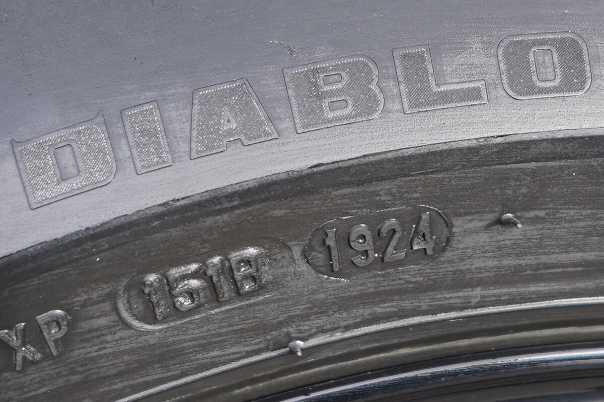 タイヤはいつまで使えるかご存じですか？　溝が残っているからまだ大丈夫と思いがちだけど、実はそう簡単なものでもなくて……。。今回の「教えてDIABLOMAN」は、タイヤの交換タイミングについてレクチャーします。
pmfansite.com/pirelli/articl…
#Pirelli #ピレリ #pirellimoto #diabromon