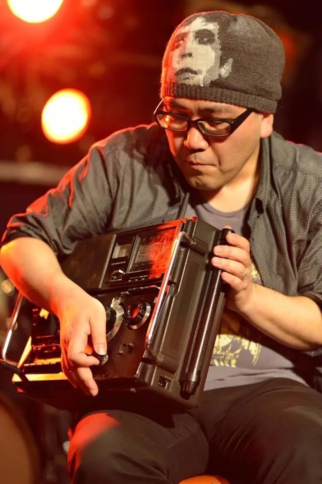 明日はいよいよ短波ラジオの魔術師・直江実樹さんと関西ツアー初日です！
《Radio meeting vol.1》
5/30(金)19:00/19:30
【元町 space eauuu】
spaceeauuu.themedia.jp
直江実樹radio 高岡大祐tuba 石原雄治ds ワタンべds
自由料金制(投銭)+drink order