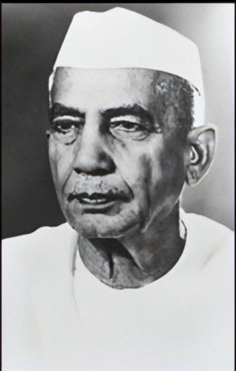 भारत रत्न व पूर्व प्रधानमंत्री चौधरी चरण सिंह जी की पुण्यतिथि पर विनम्र श्रद्धांजलि।

उन्होंने अपने जीवन का प्रत्येक क्षण गांव, गरीब, किसान और मज़दूर के अधिकारों की रक्षा में समर्पित किया।
#ChaudharyCharanSingh 
#चौधरी_चरण_सिंह