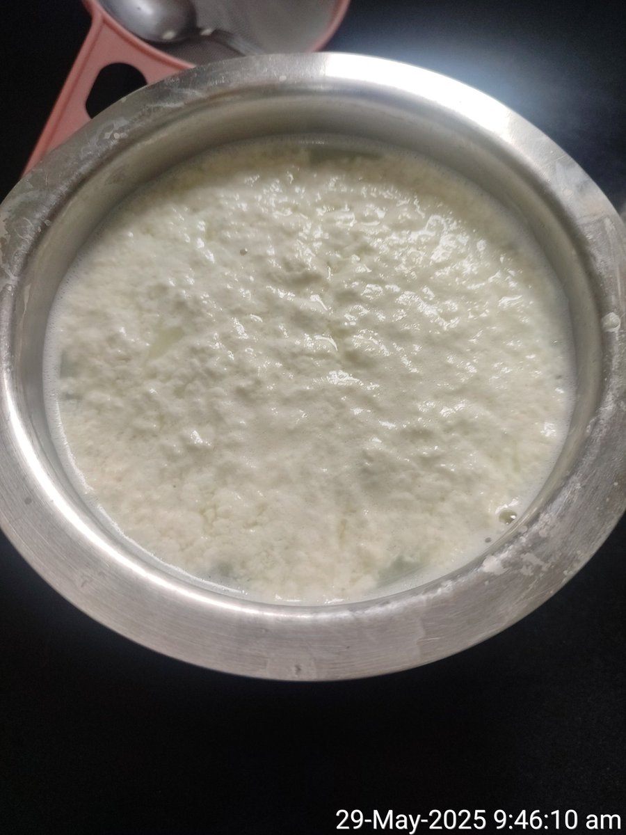 ajaysadana's tweet photo. @flipkartsupport ordered milk on minutes recd 2 packets with today's expiry nd 2 with 30th expiry. Raised return and recd refund.But what if all 4 packets boiled together. How  employees nd companies wasting customer's and own money. Attached is 2 packets milk condition. https://t.co/5prmdMNumY