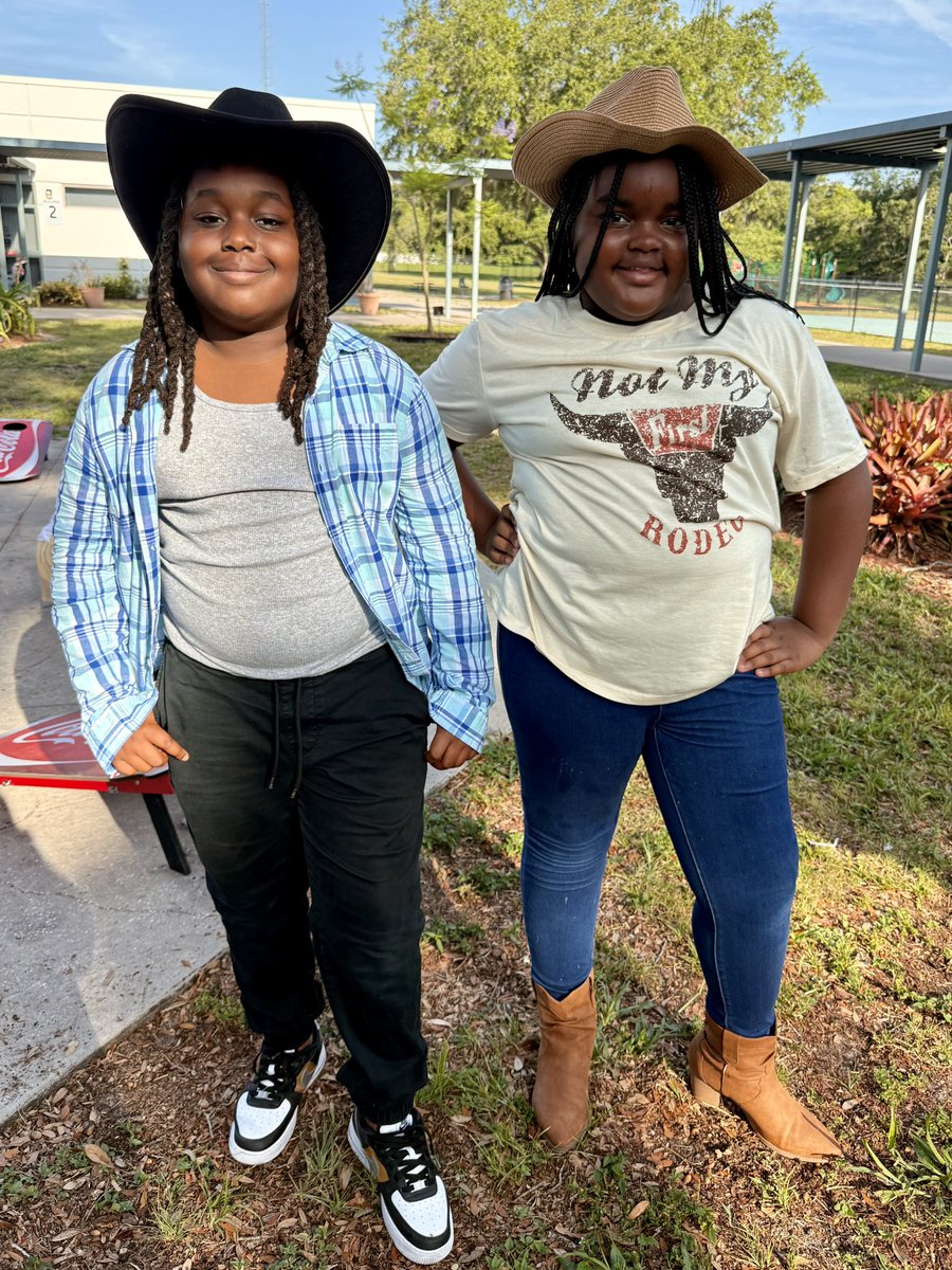 PrincipalGadson's tweet photo. 🎵🎶🎵 This ain’t Texas … This is Sheehy! We’ve got our “Boots on the Ground” and we are getting ready to “March” into summer with a great sense of accomplishment and pride! 🎵🎶🎵👢👢👖👖🤠🎤🪭🪭🪭 #Sheehy #BootsOnTheGround https://t.co/hdkmixtRjy