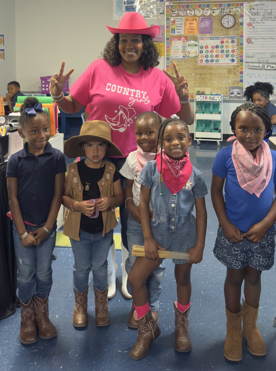 PrincipalGadson's tweet photo. 🎵🎶🎵 This ain’t Texas … This is Sheehy! We’ve got our “Boots on the Ground” and we are getting ready to “March” into summer with a great sense of accomplishment and pride! 🎵🎶🎵👢👢👖👖🤠🎤🪭🪭🪭 #Sheehy #BootsOnTheGround https://t.co/hdkmixtRjy