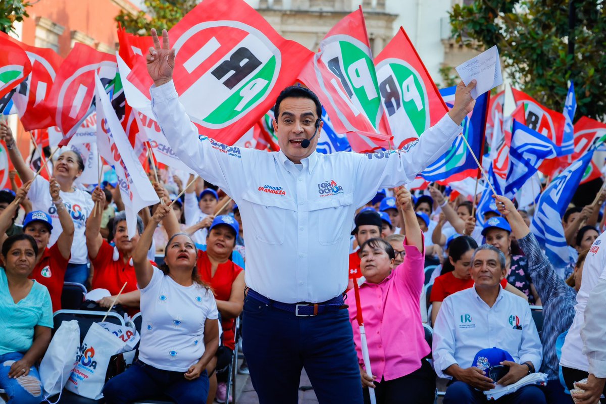 Gran cierre del último “A darle con Toño”💪🏼, o como ustedes la pusieron, “La Pirinola.”

Hubo quienes la criticaron, pero siempre he creído que la vida se disfruta y es mejor impulsar estos ejercicios que hacer lo de siempre. 

Vergüenza no es jugar, bailar o cantar, vergüenza