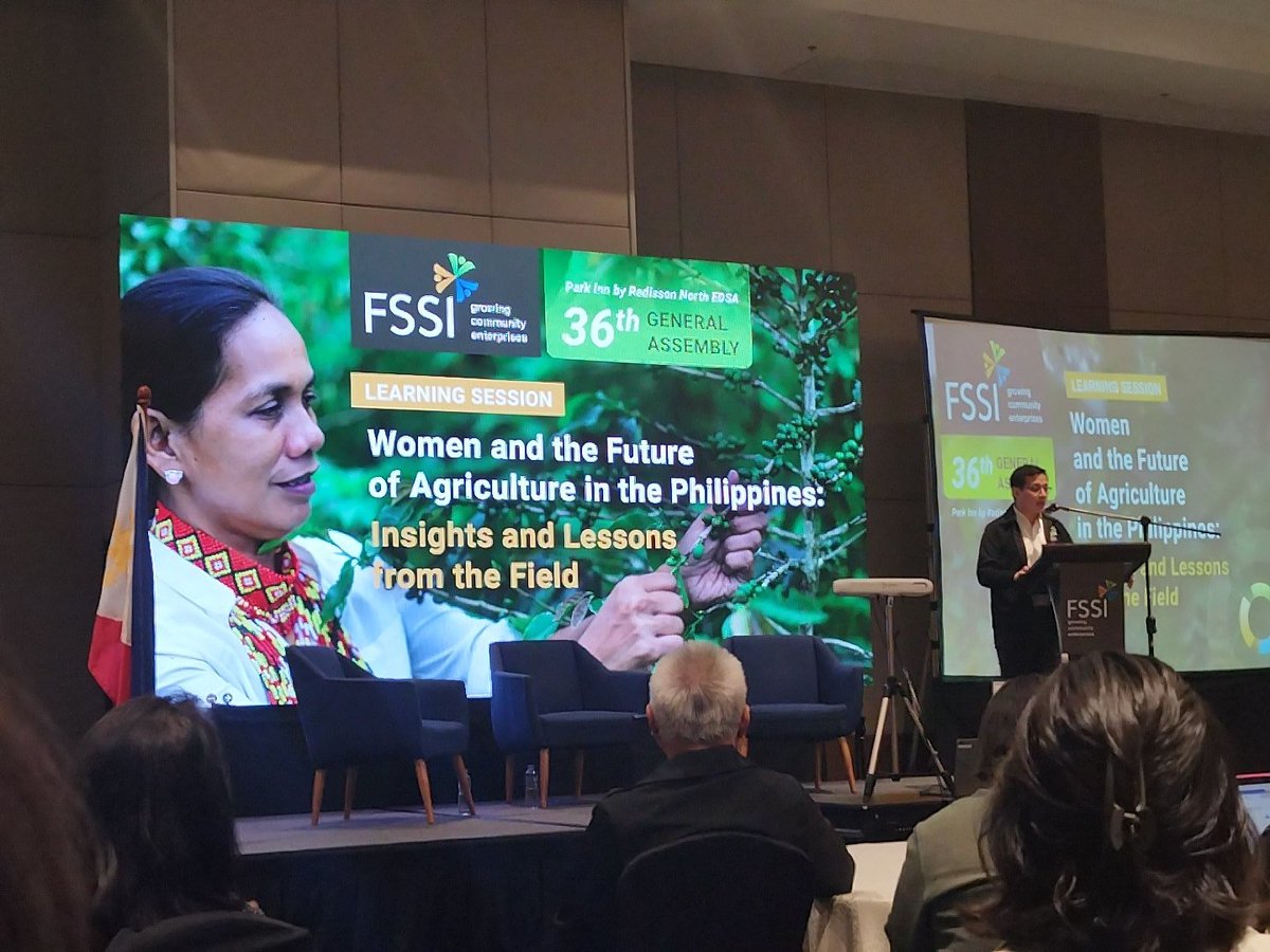passpresentnow's tweet photo. Happy to participate in the General Assembly Learning Session of the Foundation for a Sustainable Society, Inc. - FSSI. It was a fruitful discussion on "Women and the Future of Agriculture in the Philippines: Insights and Lessons from the Field". 
*Grp photo by FSSI
#socent
#WEE https://t.co/q21xjGKQ3U