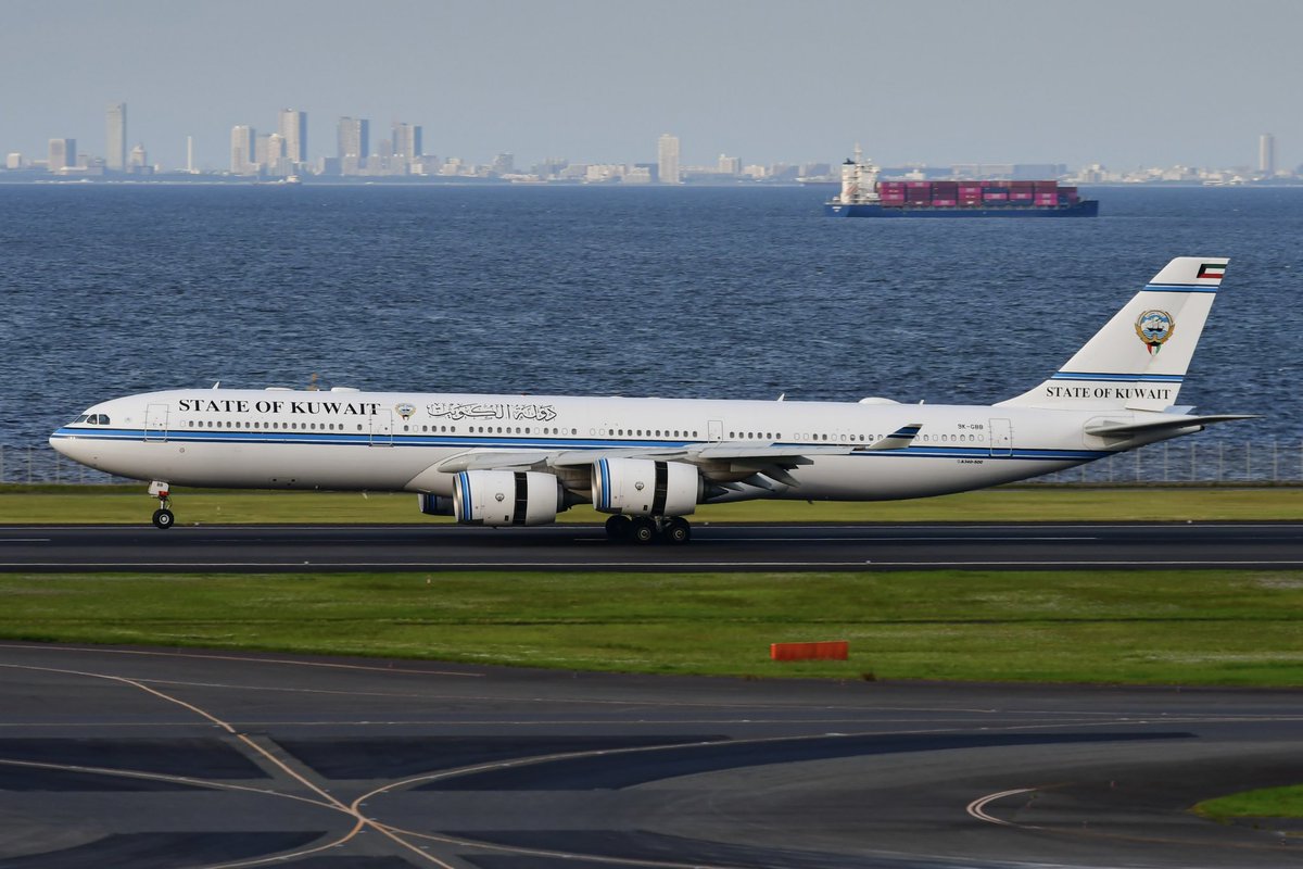 2025/05/28   HND/RJTT
Kuwait Government 🇰🇼 
Airbus A340-541  9K-GBB
KUG002   KUL→HND

皇太子来日のためクエート政府のA345が飛来
34Lだと思っていたら34R降りでした
民族大移動した皆さんお疲れ様でした