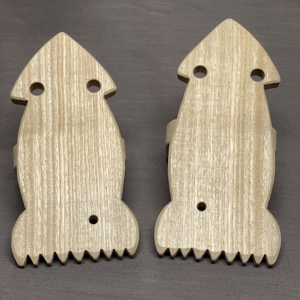 pani_sta's tweet photo. ちょっと前から作り始めた新型の天狗下駄
#イカゲタ 完成〜🦑

まだ試し履きしていないので履き心地は未知数です😁 https://t.co/oucvJ1DFHb