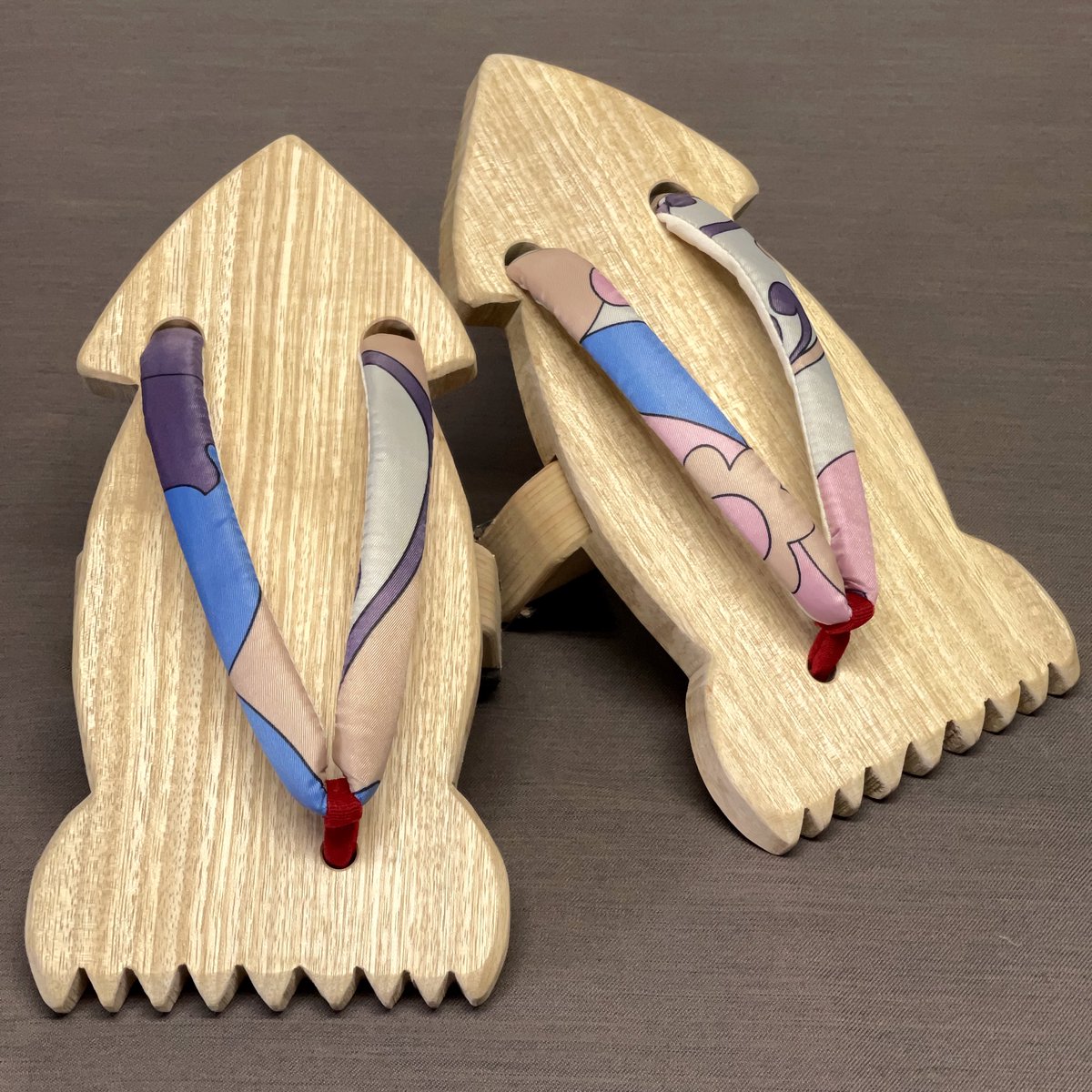 ちょっと前から作り始めた新型の天狗下駄
#イカゲタ 完成〜🦑

まだ試し履きしていないので履き心地は未知数です😁