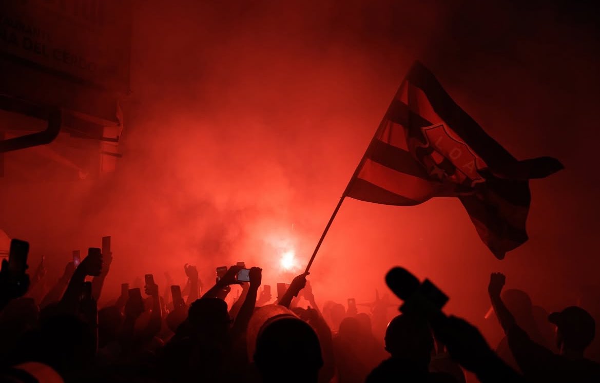 Siempre con vos León querido, en las buenas, en las malas y en las peores. ❤️🖤🦁

Porque este amor no nació ayer, ni morirá mañana. 

Hasta pronto.