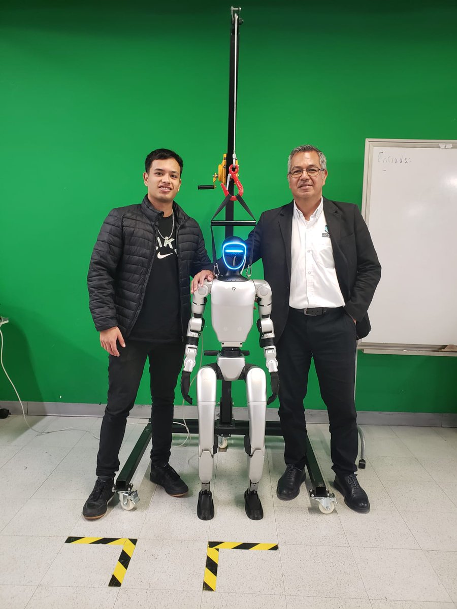 Robotics40com's tweet image. Con David futuro CMO de @Robotics40com #unitreerobotics #Innovation #Industry40