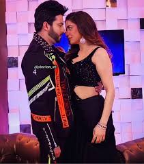 "तेरी आँखों में डूबकर मैं खो जाता हूँ, तेरी आँखों में ही मेरा एटीट्यूड बस जाता है।":
<a href="/DheerajDhoopar/">Dheeraj Dhoopar</a> <a href="/AryaSmilesa/">shraddha arya</a>