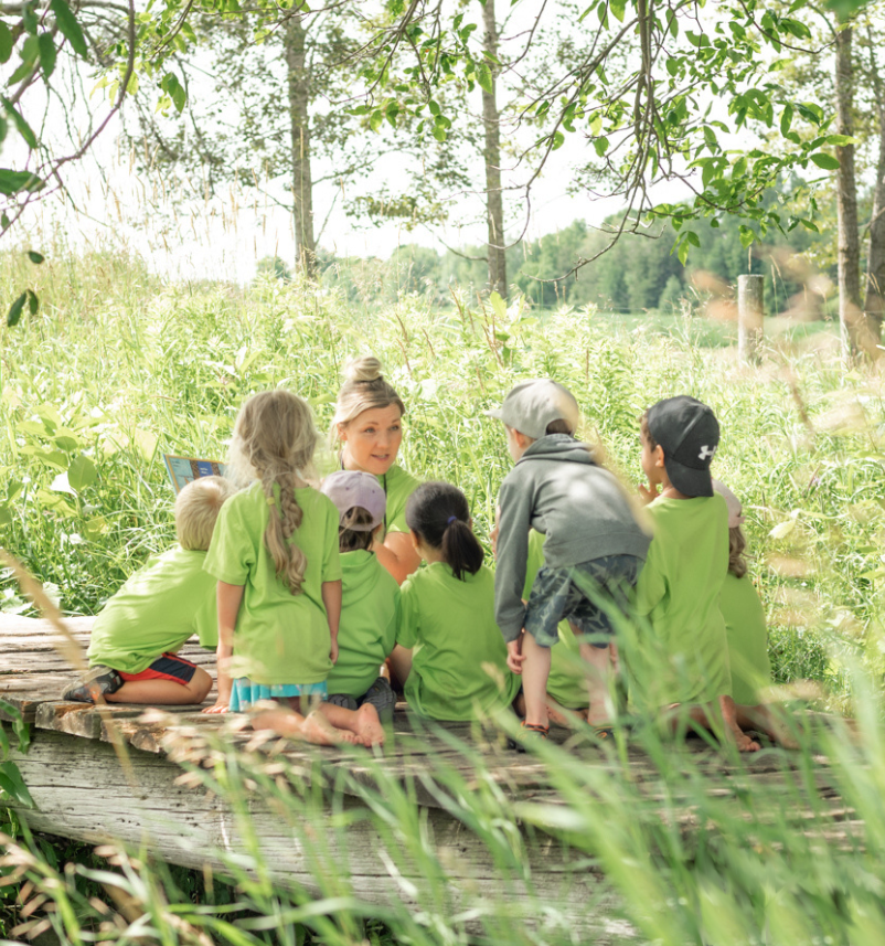 Come see a real on-farm and forest school during the Rural Romp! Visit The Owls Nest and browse through their Kids' Market, or let your little farmer dig into some fun and educational activities. Don’t forget to stay for a BBQ Lunch. See you on May 31! wellington.ca/springromp