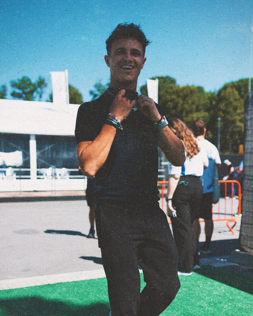 Sunshine smiles in Spain 😄

#McLaren | #M7AReborn | #SpanishGP 🇪🇸