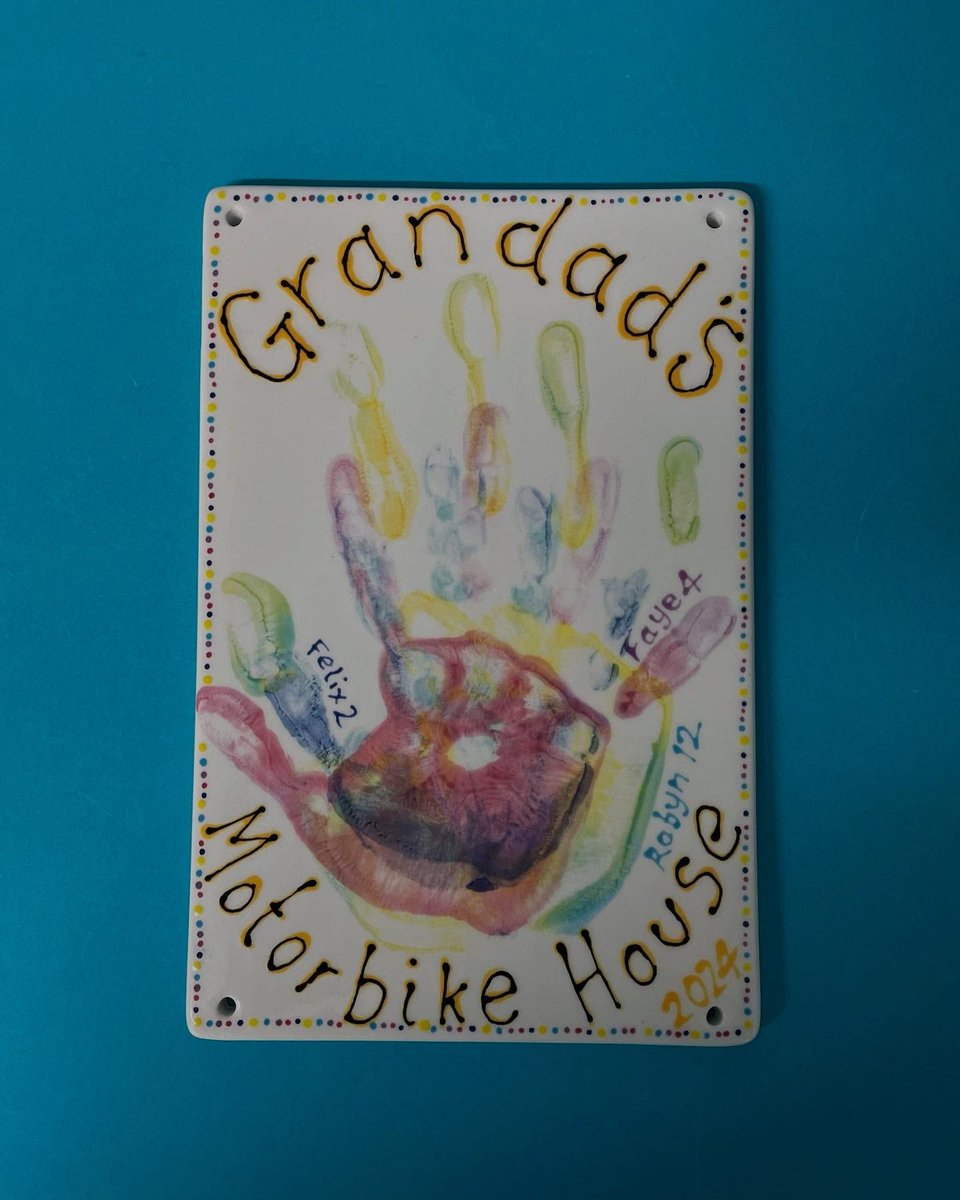 LoveNewmarket's tweet image. Have you sorted your Father's Day gifts yet? If not, there's still time to paint with Studio Scribbles 🎨  Call 01638 661555 to book your session this half term.

#StudioScribbles #FathersDay #SupportLocal #SupportOurHighStreet #LoveNewmarket #Newmarket #NewmarketSuffolk