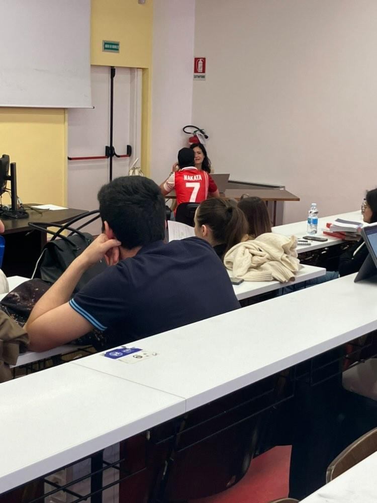 ragionedistato's tweet photo. Esame di procedura con la 7 di Nakata, per infrangere la legge prima di difenderla. https://t.co/tRvLRY5LMx