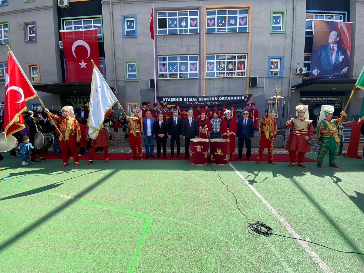 İstanbul’un Fethinin 572.Yıl Dönümü İlçe Programı, Kaymakamımız Sayın Bekir Dınkırcı ve Millî Eğitim Müdürümüz İsmail Yıldırım’ın katılımıyla Ataşehir Kemal Berktan Ortaokulunda gerçekleştirildi. 

<a href="/tcmeb/">Millî Eğitim Bakanlığı</a> <a href="/Yusuf__Tekin/">Yusuf Tekin</a> <a href="/istanbulilmem/">İstanbul İl Millî Eğitim Müdürlüğü</a> <a href="/MucahitYentur/">Murat Mücahit Yentür</a> <a href="/BekirDinkirci/">Bekir DINKIRCI</a> <a href="/iyildirim58/">ismail yıldırım 🇹🇷</a>