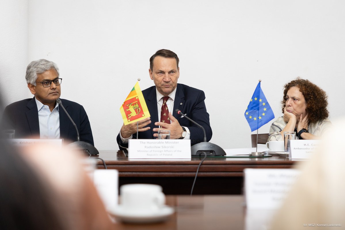 Ministry of Foreign Affairs π΅π± (@polandmfa) on Twitter photo π¬ The basis of development is to attract investment from abroad. We know from experience that it is crucial to ensure stable conditions for our own capital as well - this is the best signal for investors.
I FM <a href="/sikorskiradek/">RadosΕaw Sikorski π΅π±πͺπΊ</a> during a seminar at the Ceylon Chamber of Commerce π¬ The basis of development is to attract investment from abroad. We know from experience that it is crucial to ensure stable conditions for our own capital as well - this is the best signal for investors.
I FM <a href="/sikorskiradek/">RadosΕaw Sikorski π΅π±πͺπΊ</a> during a seminar at the Ceylon Chamber of Commerce