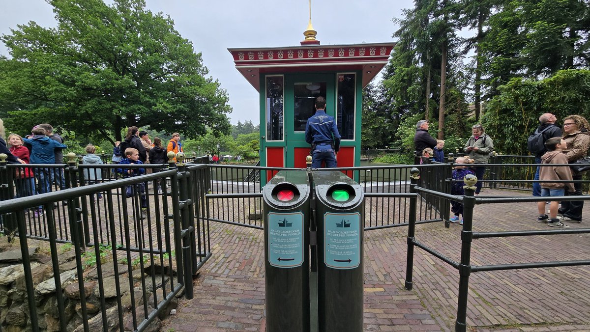 eftel_straat's tweet image. Nieuwe tourniquets bij de #Pagode #Efteling