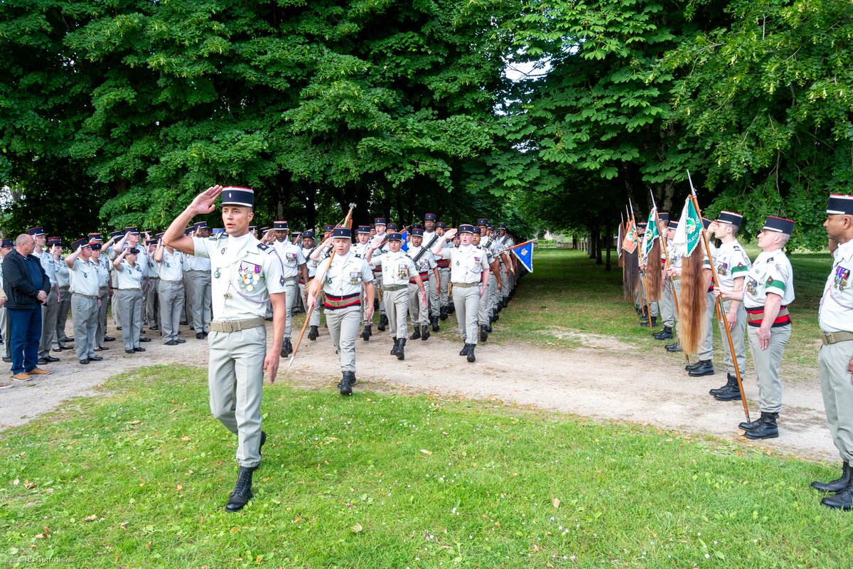 Mardi dernier, après 2 ans à la tête des transporteurs du 515e RT, le Capitaine Gaëtan rend le commandement de son unité. Il rejoindra l’école du Train et de la logistique opérationnelle à l’été. Nous souhaitons le meilleur au Capitaine Guillaume qui lui succède