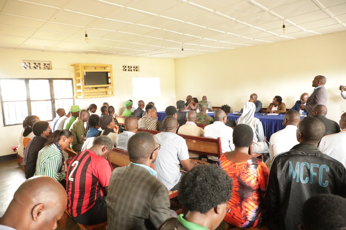Nyaruguru District (@nyarugurudistr) on Twitter photo Kibeho: Muri uru ruzinduko,umuyobozi w'Akarere Dr. Murwanashyaka Emmanuel ari gusobanurira <a href="/RwandaParliamnt/">Rwanda Parliament</a> ibyitabwaho mu mitangire yaserivi hifashishijwe ikoranabuhanga, gusezeranya imiryango mu buryo bukurikije amategeko no kurangiza imanza Kibeho: Muri uru ruzinduko,umuyobozi w'Akarere Dr. Murwanashyaka Emmanuel ari gusobanurira <a href="/RwandaParliamnt/">Rwanda Parliament</a> ibyitabwaho mu mitangire yaserivi hifashishijwe ikoranabuhanga, gusezeranya imiryango mu buryo bukurikije amategeko no kurangiza imanza