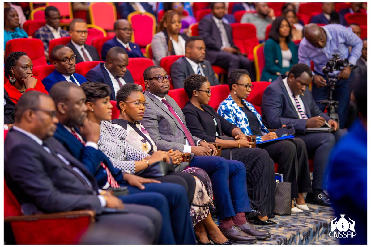 Ce mercredi 28 mai 2025 s'est tenue l'activité FARA FARA NA VPM entre SEM <a href="/LihauEbua/">Jean-Pierre LIHAU</a> et la CNSSAP à l'Auditorium du Fleuve Congo Hôtel. Un riche moment de dialogue social direct entre le personnel et l'Autorité de tutelle de l'établissement public.