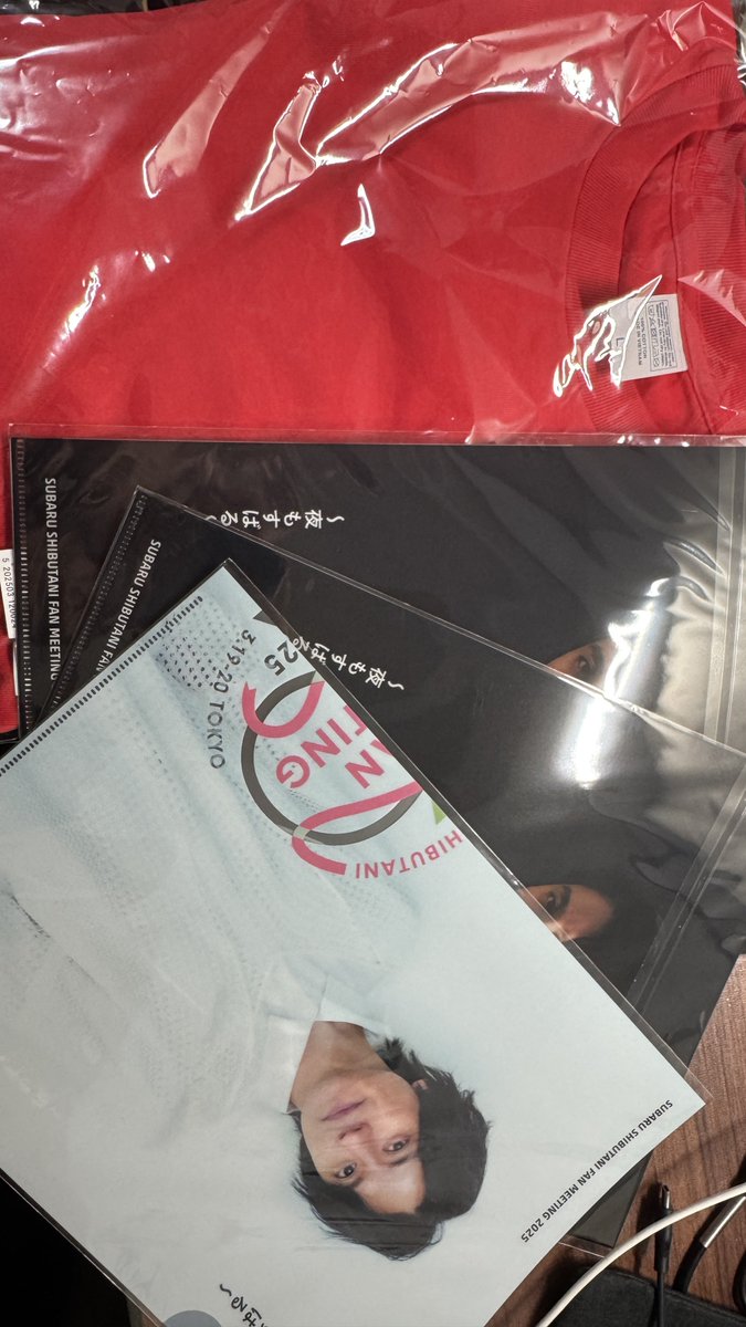 mon_loving2's tweet photo. お譲り先ゆる募集

A賞×1
B賞 黒×1
C賞×3
D賞およびブロマイド　画像でご確認ください！

定価＋送料でお譲り先を探しています。
お気軽にお問い合わせください。

#渋谷すばる
オンラインくじ https://t.co/8BIro9WwuZ