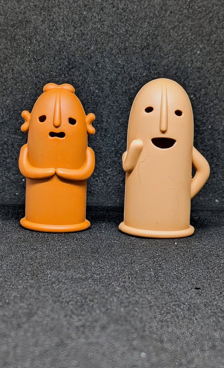 今日の仕事の帰りに文房具店に寄ったら、はにわ姿の指サックがあり
面白いので、購入しました！😅

#はにさっく　#文房具