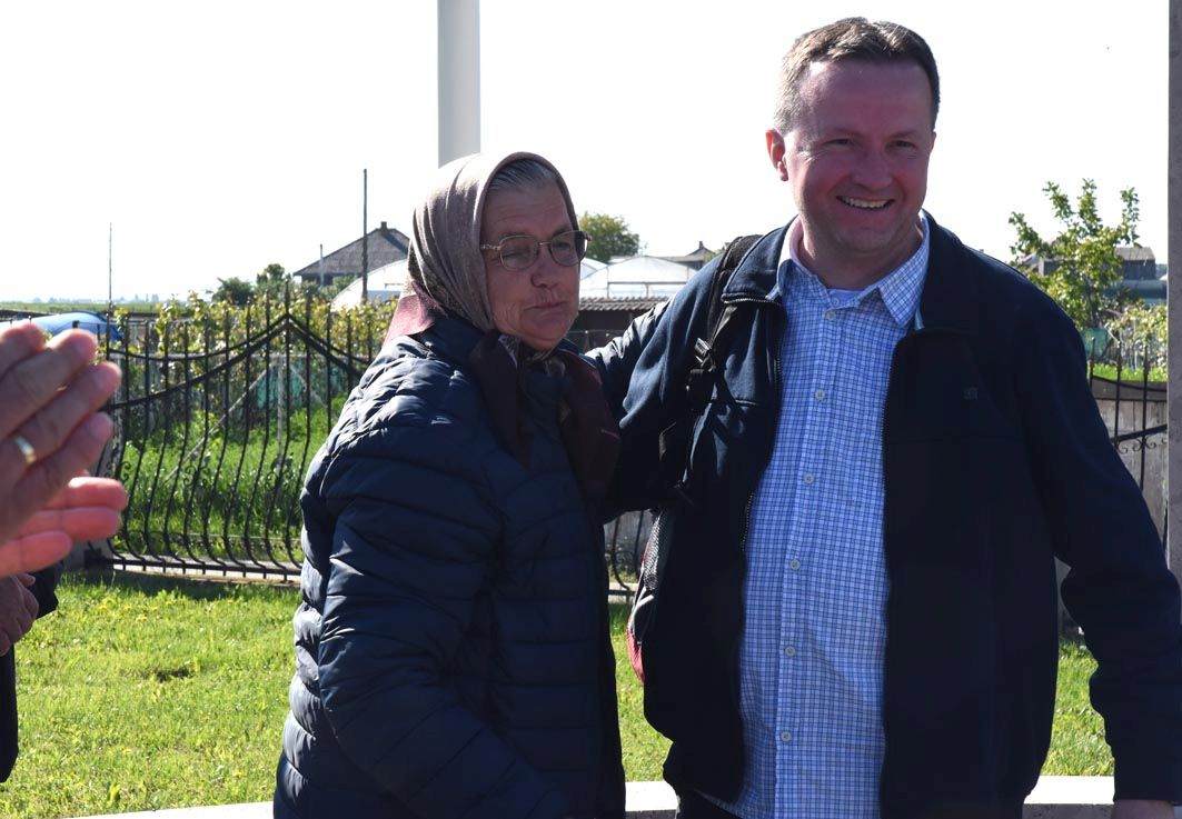 DruzinaSi's tweet image. Kako so župljani Komende romali v 𝐍𝐢𝐬𝐢𝐩𝐨𝐫𝐞𝐬𝐭𝐢, rojstni kraj njihovega župnika p. Cristiana Balinta, in kako ganljivo je bilo njegovo srečanje z mamo Mario. 💕
👉 druzina.si/clanek/zupljan…