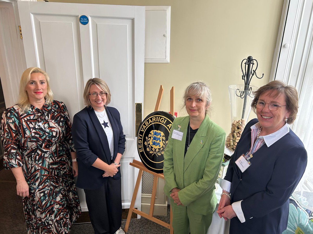 Sincere thanks to Honorary Consul Julie Long for the successful organisation of The Edge 2025 in Limerick. 🇪🇪🤝🇮🇪

The event provided an excellent platform to showcase Estonia’s strengths in tourism, trade, digital governance, and sustainable innovation.☘️