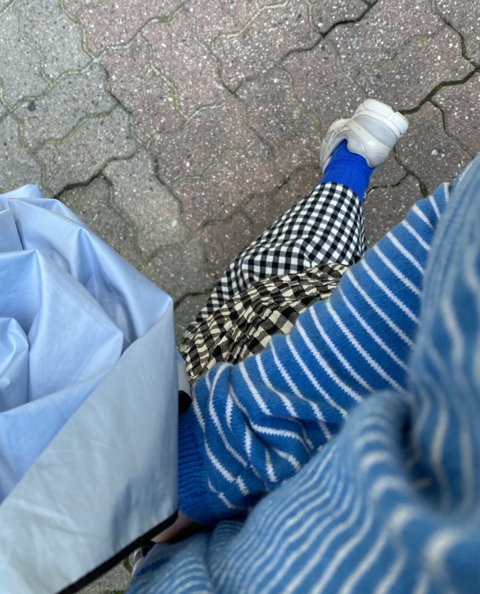 아니 오늘 어쩌다보니 이러고 입고 나와서 웃겻음