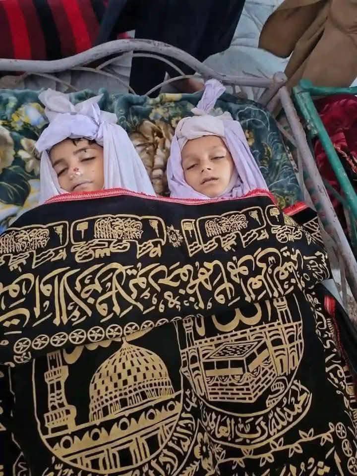 وزیرستان ڈرون حملےکی مذمت نہ آرمی چیف عاصم منیر نے کی نہ وزیر اعظم نہ وزیر دفاع اور نہ ہی وزیر اعلی کے پی کے نے کی
لاہور یا کراچی کے کسی نالےمیں کتا گر جائے تو یہ میڈیا اسکو چوبیس گھنٹے کی ہیڈ لائنز بنا دیتا ہیں
جبکہ چار معصوم بچوں کی لاشوں پر سب میڈیا ہاؤسز خاموش
حافظ حمد اللہ