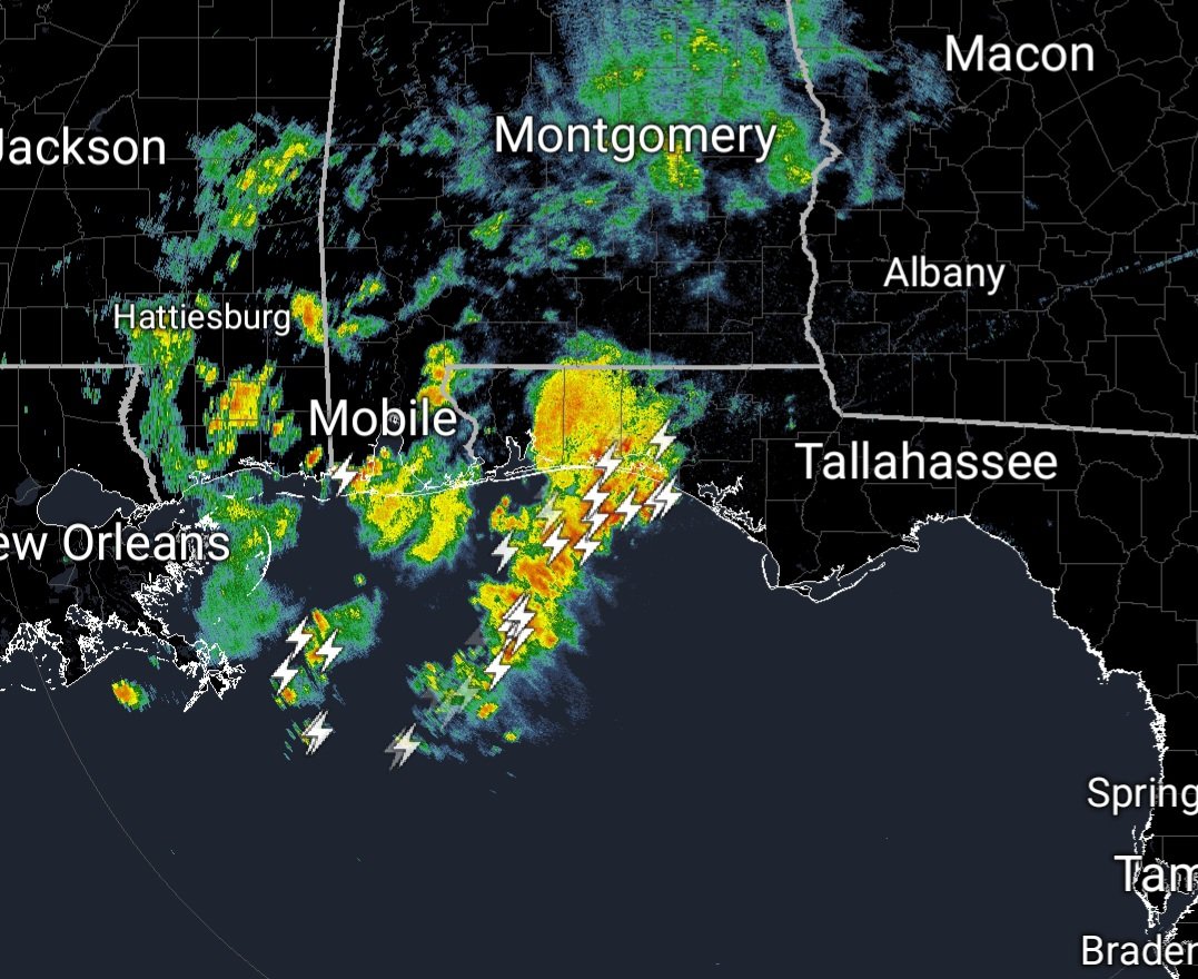 Thursday early AM radar. Storms moving eastbound. Lots of lightning with this one. spaghettimodels.com