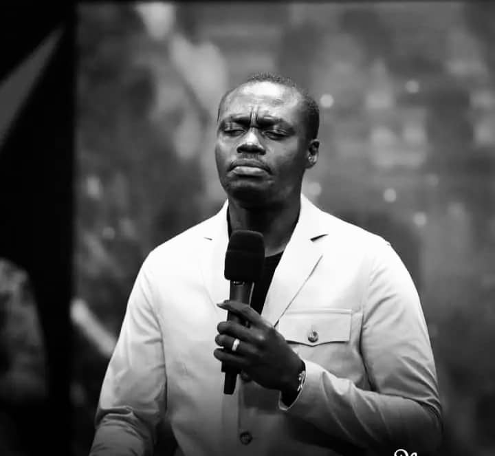 That worship song from Apostle Grace Lubega that you can't get over.
Me: When I survey the wondrous cross 🥹.
#Phaneroo