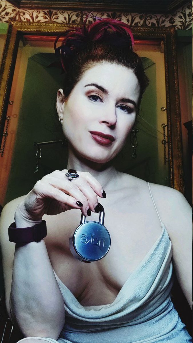 Cuckolding, Hypnose &amp; Sexwork

• Wie können Cucks ohne Hotwife ihre Phantasien ausleben?

• Wie kann Hypnose Cuckolding-Paare unterstützen?

• Meine persönlichen Lieblingsrollen abseits des Trios von Hotwife, Bull und Cuckold

Jetzt online: 👉 kunstderunvernunft.de/297-liveshowbo…