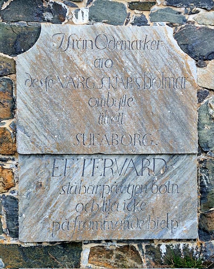 Ifrån Ödemarker 
äro 
desse VARGSKÄRSHOLMAR ombytte till ett SUEABORG

EFTERVÄR[L]D
stå här på egen botn
och lita icke
på främmande hielp