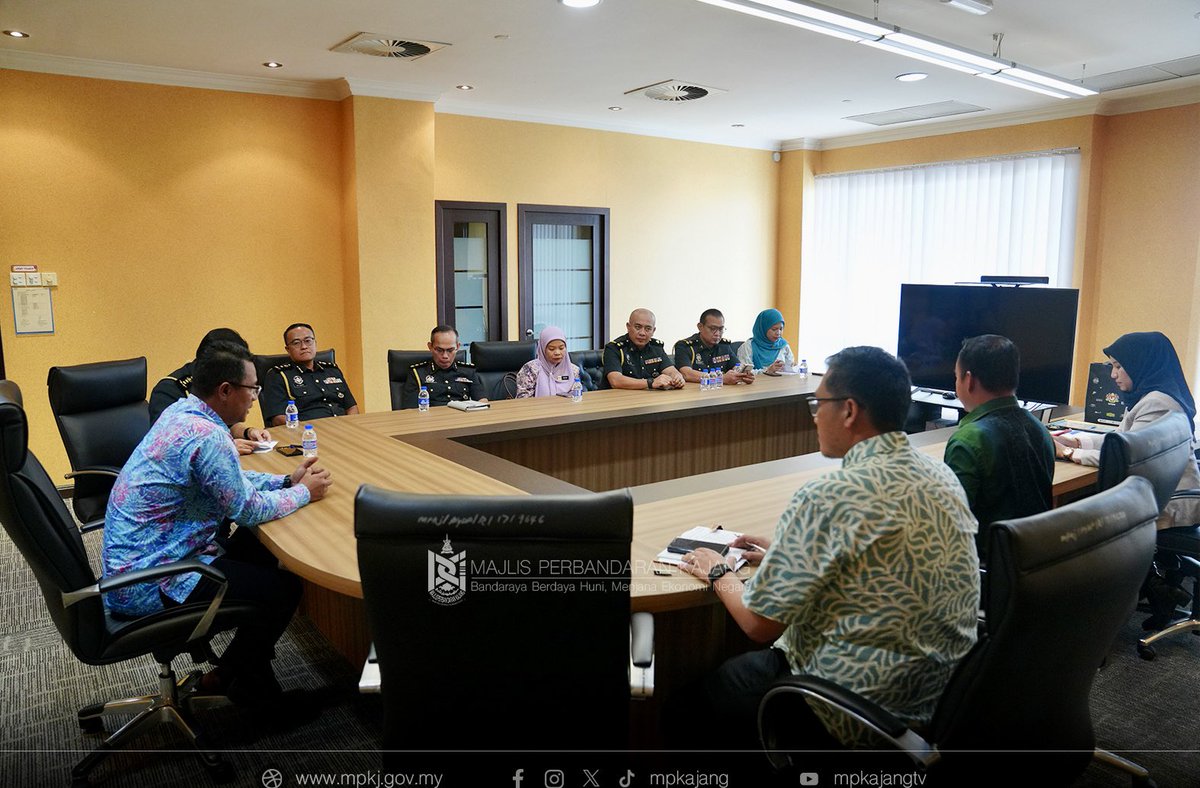 KUNJUNGAN HORMAT PENGARAH KEMENTERIAN PERDAGANGAN DALAM NEGERI DAN KOS SARA HIDUP NEGERI SELANGOR

Tarikh : 29 Mei 2025
Tempat : Menara MPKj

#mpkj #kpdn #selangor #kerjasama #perniagaan