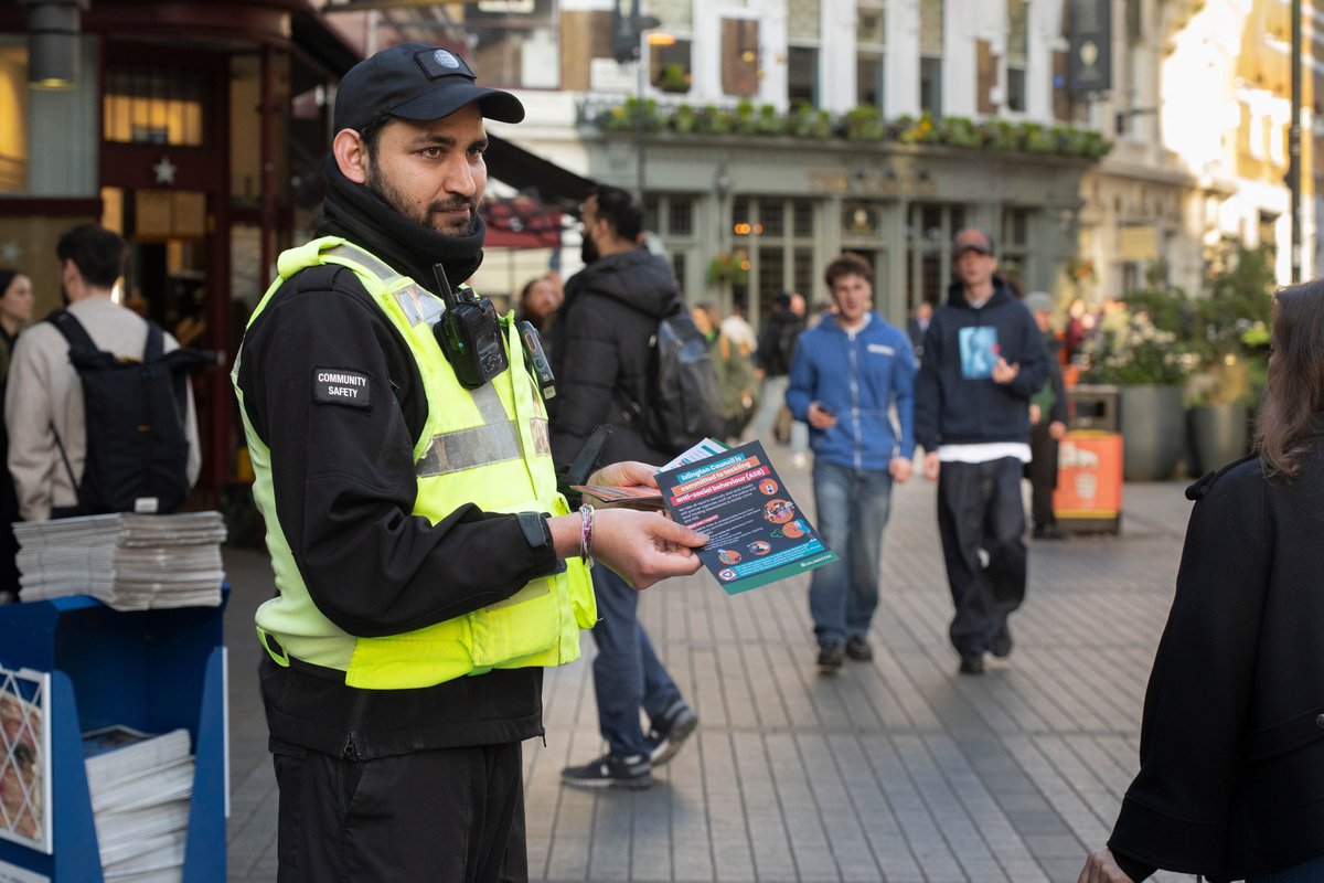 CDALDN's tweet image. In response to feedback from our local businesses, we recently took action against street fundraisers in Farringdon 👮‍♂️ We're working to monitor activity in the area and advocate for greater enforcement to ensure public spaces remain welcoming and safe ➡️ ow.ly/Sytf50VTLfu
