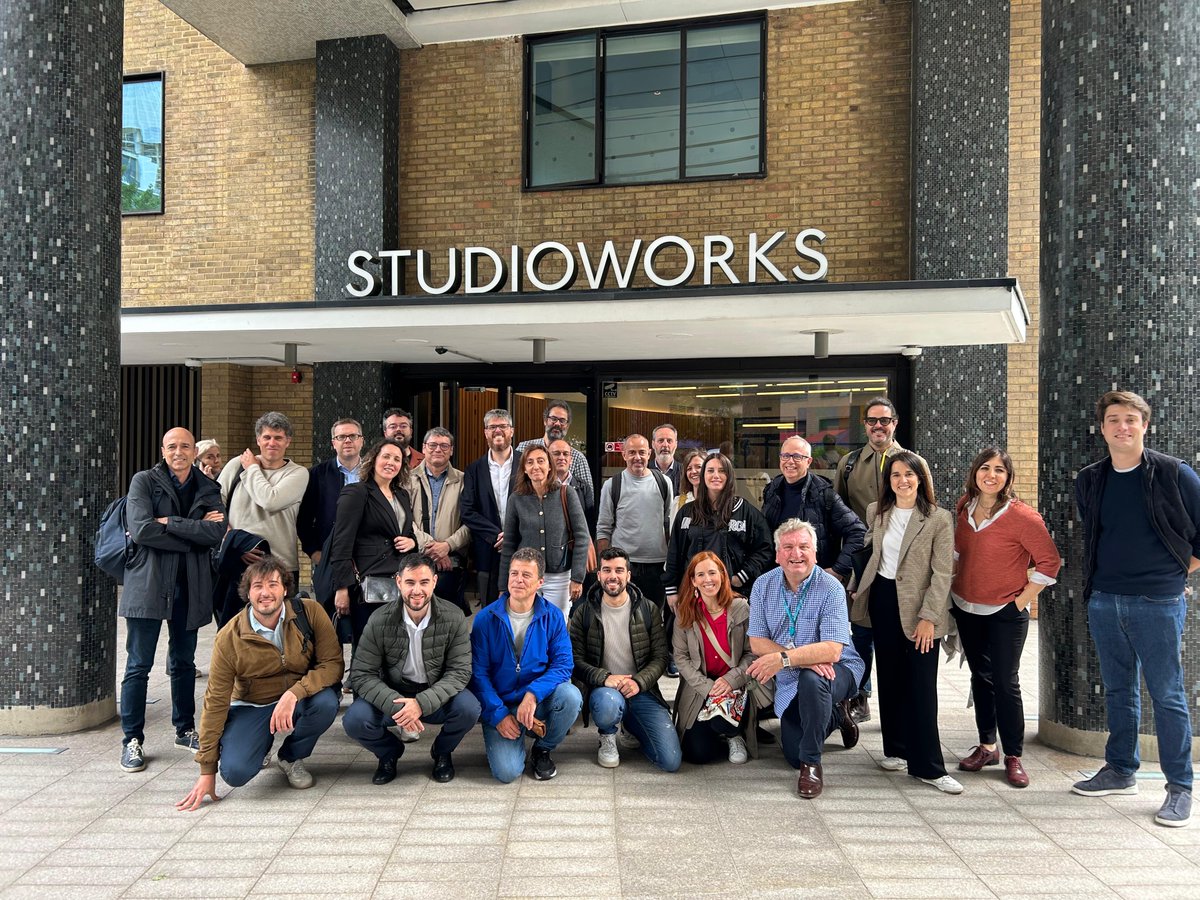 <a href="/_LightRoomLDN/">Lightroom</a> <a href="/DigiCatapult/">Digital Catapult</a> <a href="/OuternetGlobal/">Outernet London</a> <a href="/accio_cat/">ACCIÓ</a> <a href="/icec_cat/">Empreses culturals</a> <a href="/GilEduard/">EduardGil</a> En la segona jornada al Regne Unit hem pogut visitar el centre universitari d'art i disseny <a href="/RCA/">Royal College of Art</a> i els mítics <a href="/bbcstudios/">BBC Studios</a>. 

També ens hem reunit amb Digital Creative Network i hem celebrat un acte de networking, conjuntament amb l'<a href="/icec_cat/">Empreses culturals</a>, BBC i RD Studios. 🇬🇧 #MissióaUK