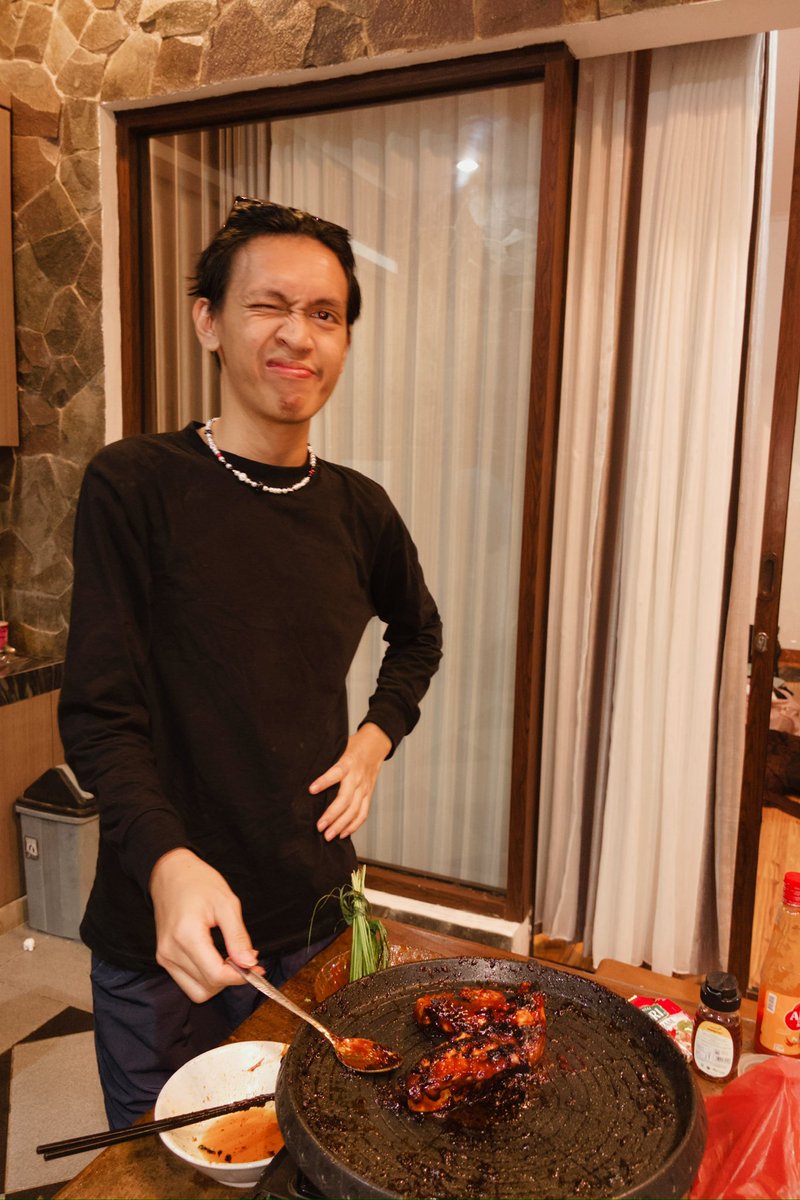 hckshad's tweet photo. the chef and what he cooks https://t.co/1k1P8eL7JB