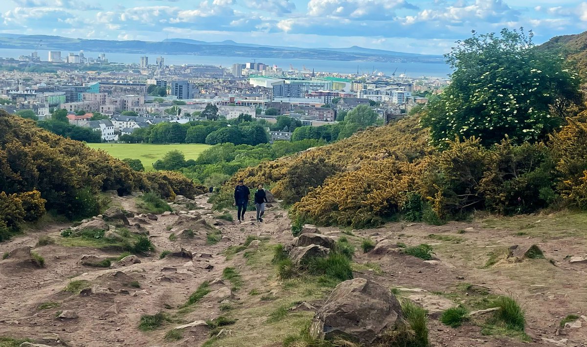 's tweet image. Sunshine on Leith! Hibs #EasterRoad from ‘Arthur’s Seat’ trail path #Edinburgh