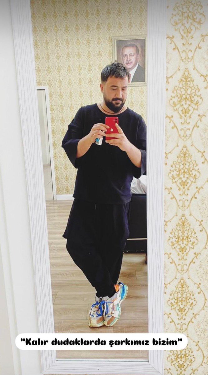 Kalır dudaklarda şarkımız bizim..

Akcakale belediyesi özel kalem müdürü..

Sahip kıran😂😂