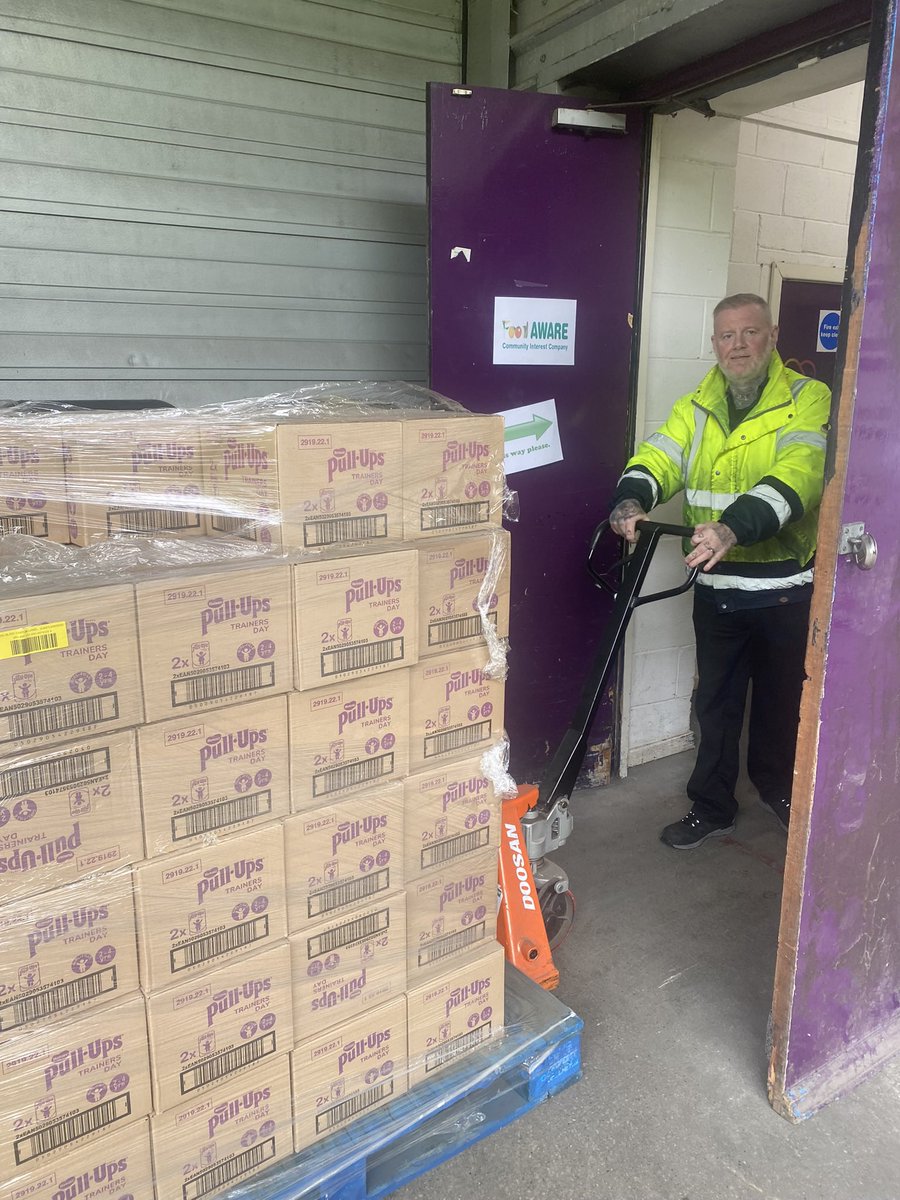 FoodAWARE's tweet photo. **EXCITING NEW PARTNERSHIP ANNOUNCEMENT**

Huge thanks @coopuk Castlewood CDC for fab donation of 4 pallets of surplus @Huggies nappies!

Collected by @jpwaltonandson &amp; going out FREE to our community projects!

Big thanks @TNLComFund 4 ongoing support
👇

https://t.co/uSwgGXei6D https://t.co/gqGy24nhjU