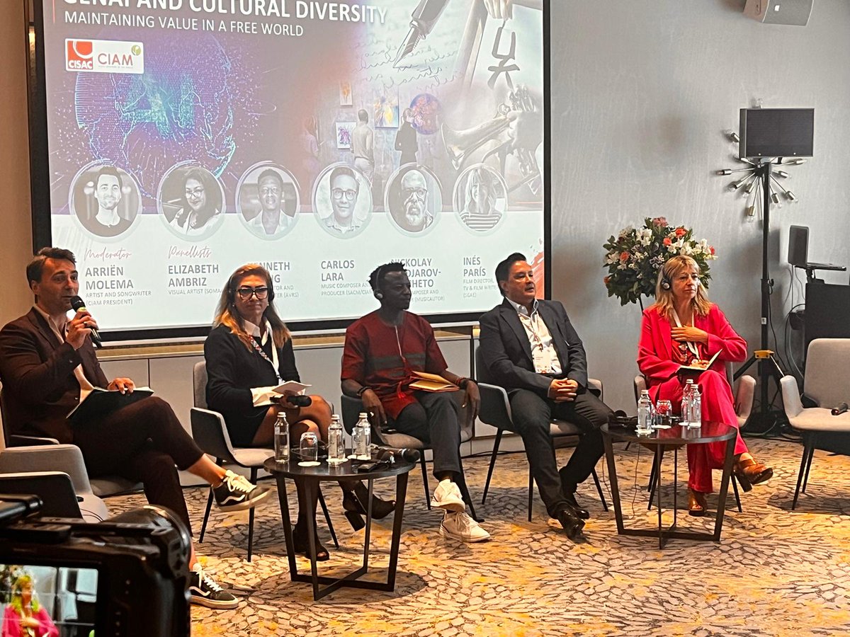 📽️La vicepresidenta de Audiovisuales de #SGAE, <a href="/ParisBouza/">Ines Paris Bouza</a> , ha participado hoy en el panel sobre IA generativa y diversidad cultural organizado por <a href="/CISACNews/">CISACNews</a>  en Sofía (Bulgaria). París ha explicado que “La IA es un lenguaje que se auto alimenta y genera algo sobre lo